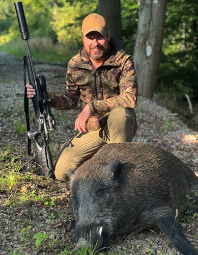 Portrait von Alexander Busch bei der Jagd unter einem Ansitzschirm