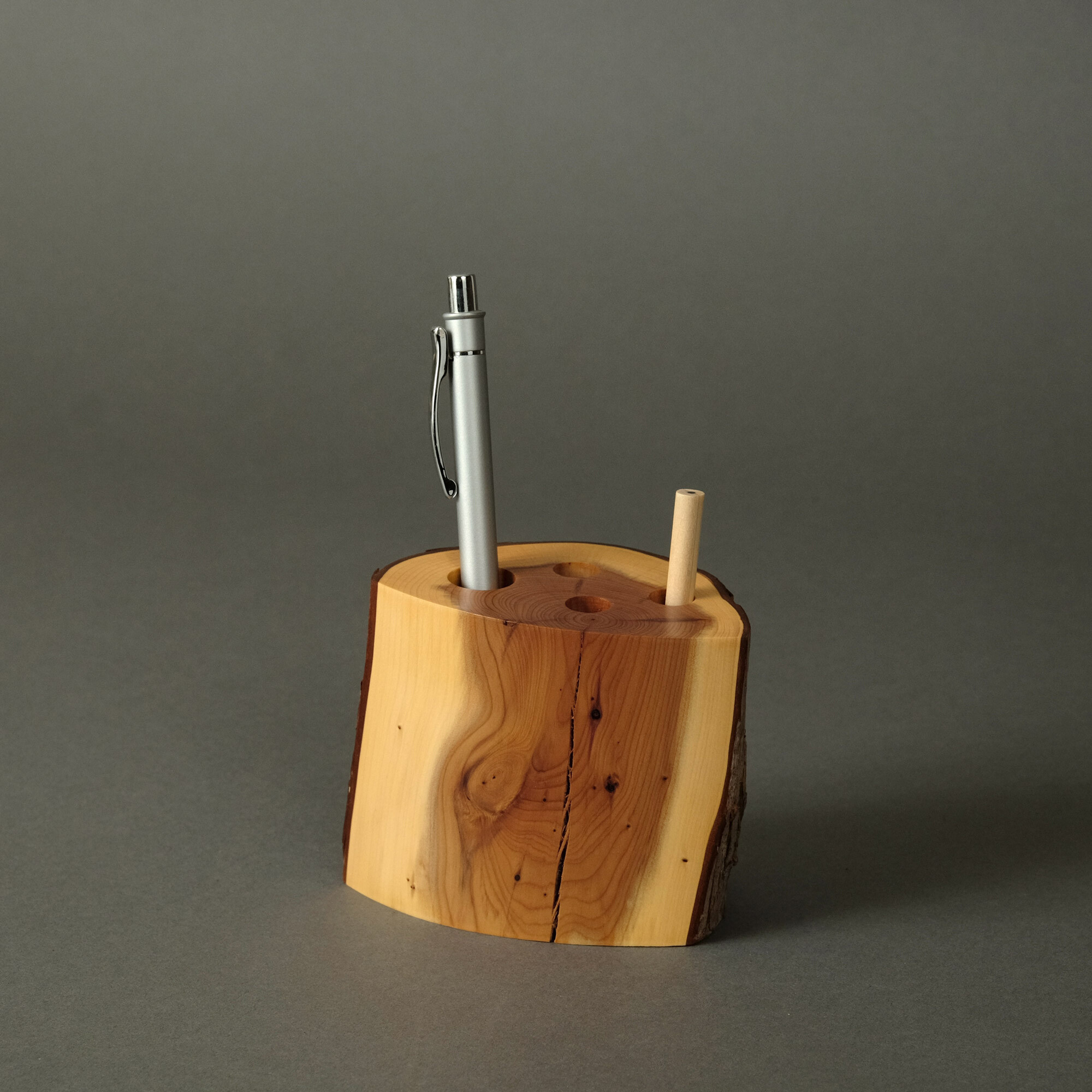 Edler Holz-Stiftehalter Stifthirt Nr. 18 (Eibe)