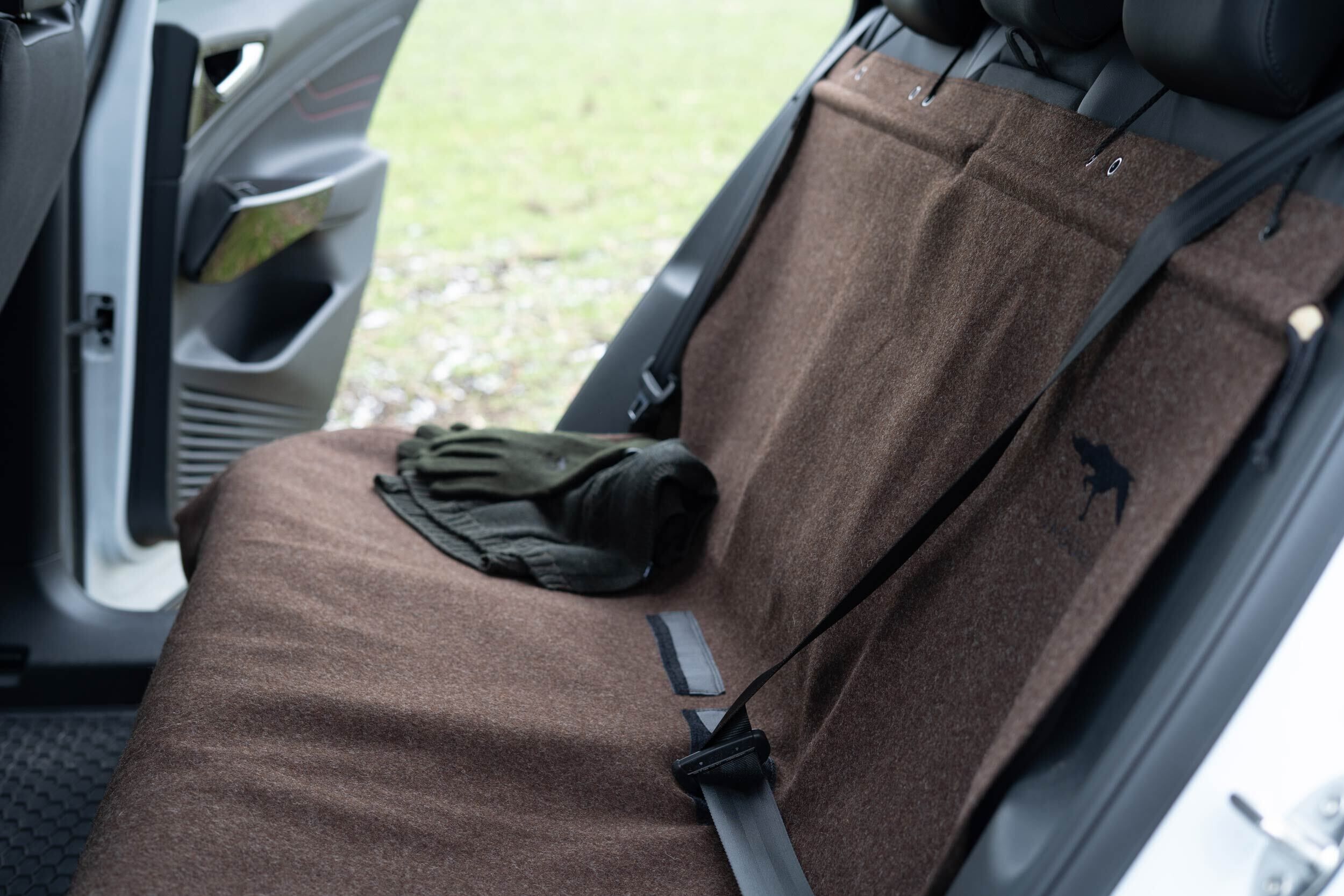 Jagdhund PKW-Rückbankschutz Ötztal Jagdhund PKW-Rückbankschutz Ötztal