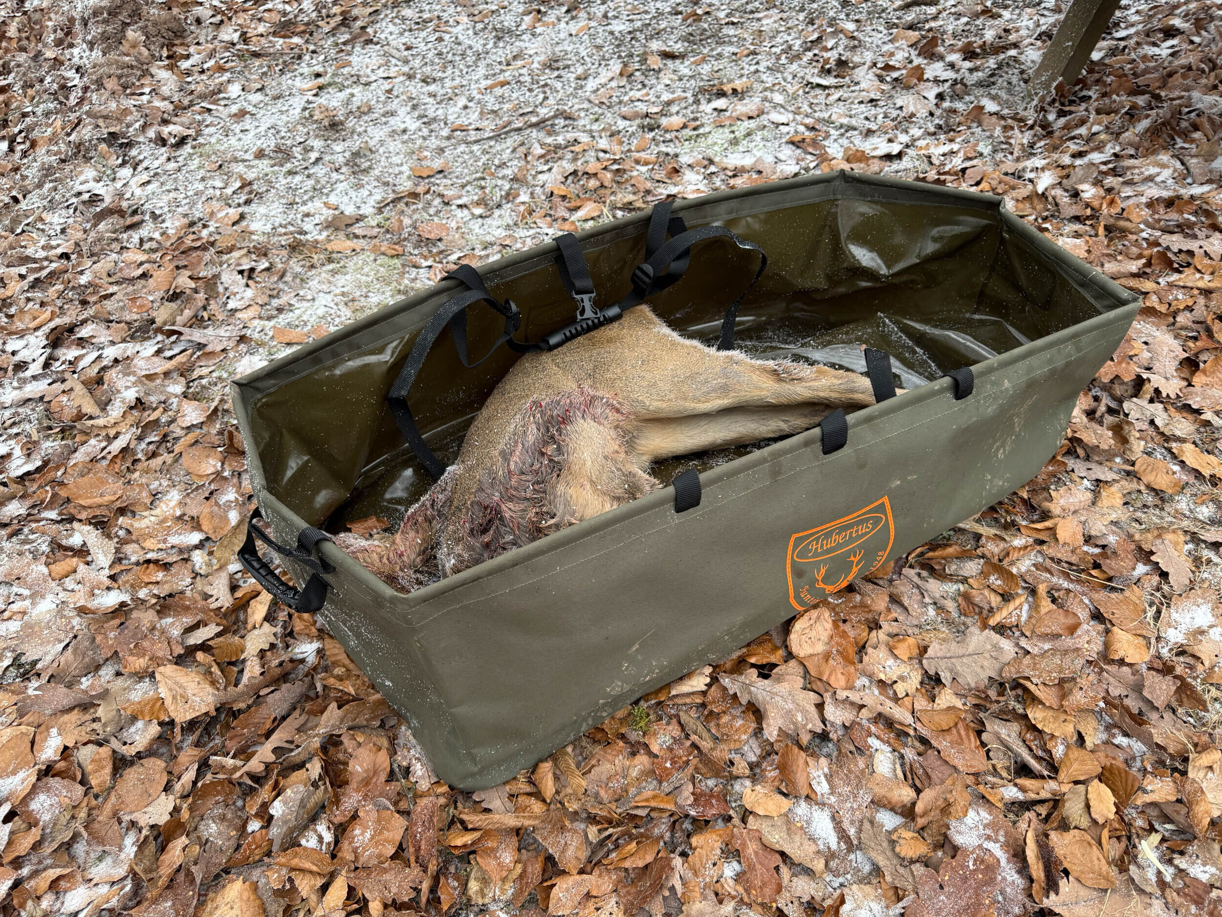 Die faltbare Wildwanne Rehwild von Hubertus mit einem Rehwild