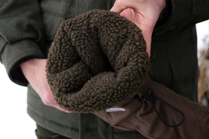 Blick in den Ansitzschuh mit dickem Teddyfleece-Futter