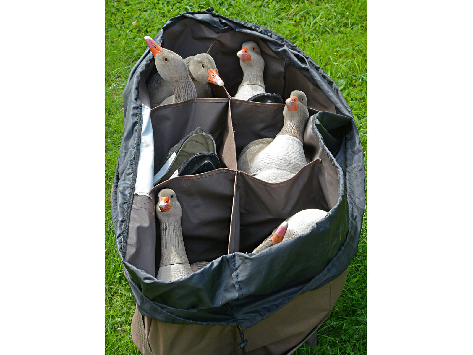 Beflockte Vollkörper-Graugänse DK Wai Ultralight inkl. Tasche (4 äsend, 2 wachend) Tasche für Lockgänse DK WAI