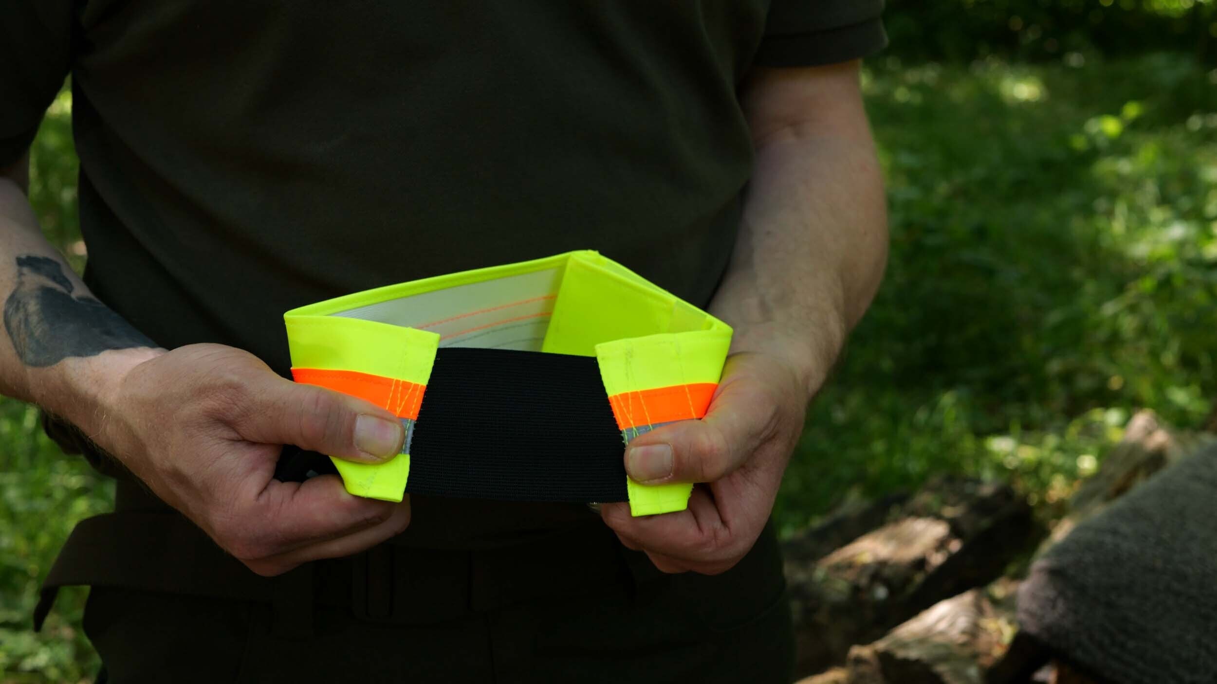 Zantex Signalhalsung mit GPS-Tasche innen