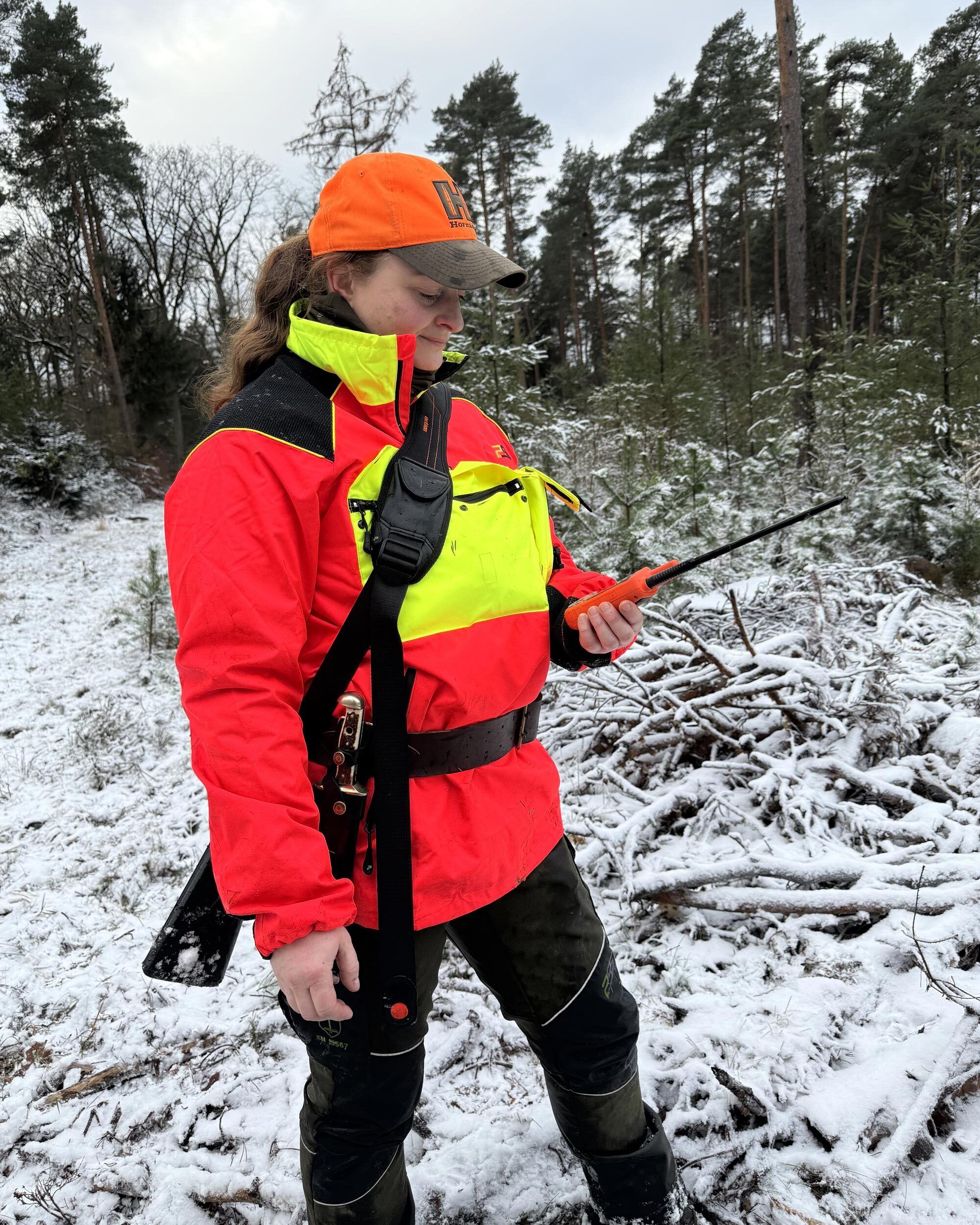 PSS Schlufpjacke mit Hundeführerin bei Nachsuche